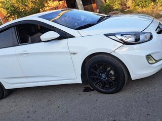 2013 Hyundai Solaris I, белый, 860000 рублей, вид 3
