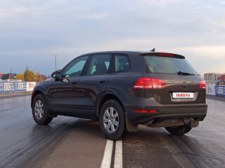 2010 Volkswagen Touareg II, серый, 1420000 рублей, вид 5
