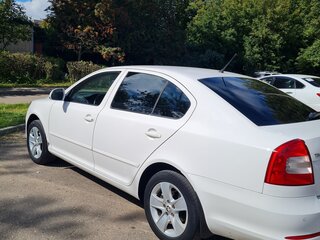 2013 Skoda Octavia II (A5) Рестайлинг, белый, 670000 рублей, вид 4