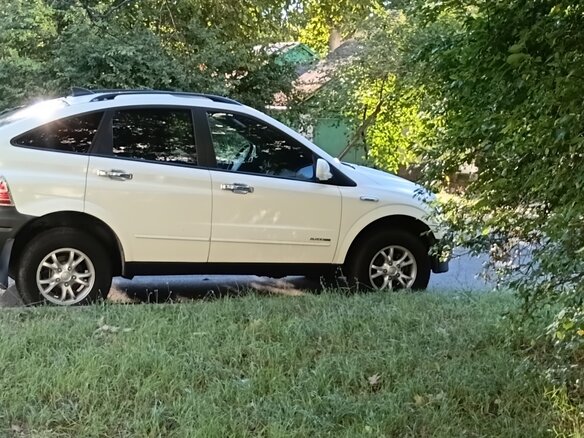 2011 SsangYong Actyon 6-speed I, белый, 700000 рублей - вид 1