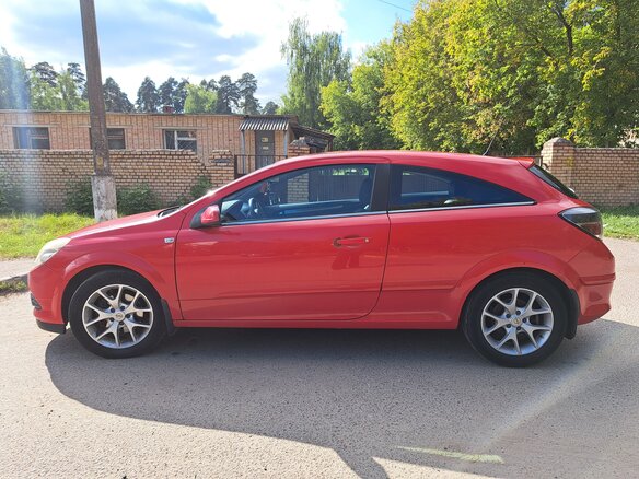 2007 Opel Astra GTC H Рестайлинг, красный, 450000 рублей - вид 4