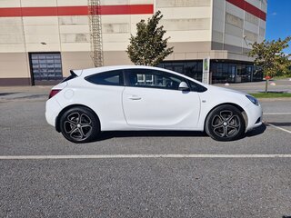 2013 Opel Astra GTC J Рестайлинг, белый, 700000 рублей, вид 1