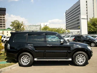 2017 Mitsubishi Pajero IV Рестайлинг 2, чёрный, 2453000 рублей, вид 3