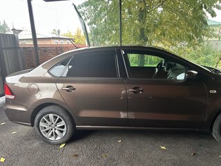2016 Volkswagen Polo V Рестайлинг, коричневый, 1440000 рублей, вид 3