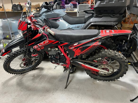 2022 BSE Z10, красный, 199000 рублей - вид 1