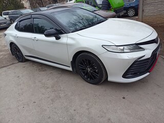 2021 Toyota Camry VIII (XV70), белый, 3300000 рублей, вид 3