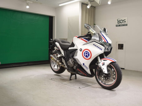 2014 Honda VFR 1200, белый, 1100000 рублей, вид 3