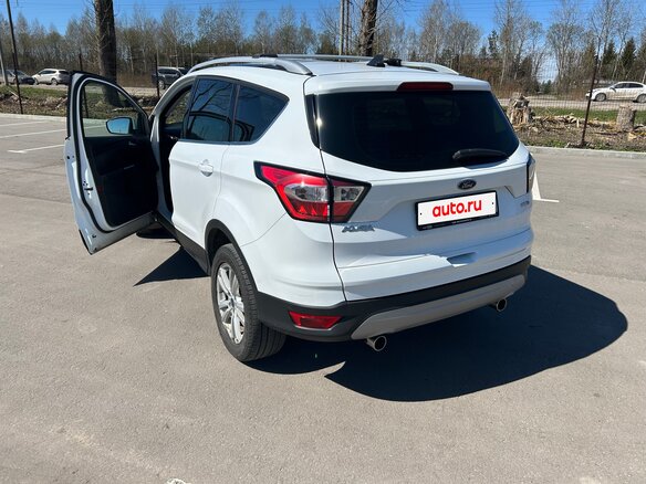2018 Ford Kuga II Рестайлинг, белый, 1500000 рублей - вид 3