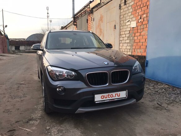 2013 BMW X1 18i I (E84) Рестайлинг, серый - вид 2