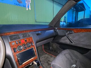 2001 Mercedes-Benz E-Класс 240 II (W210, S210) Рестайлинг, чёрный, 260000 рублей, вид 5