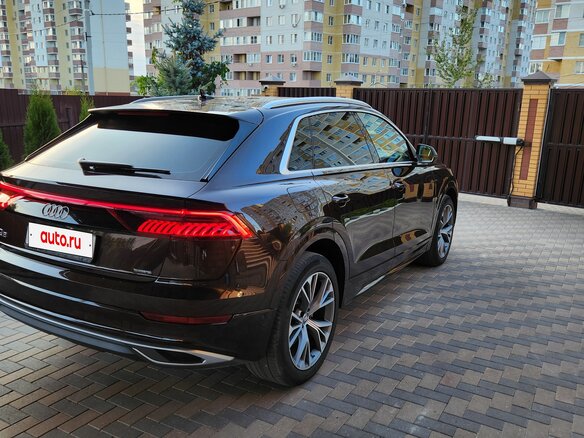 2020 Audi Q8 45 TDI I (4M), коричневый, 6700000 рублей - вид 2