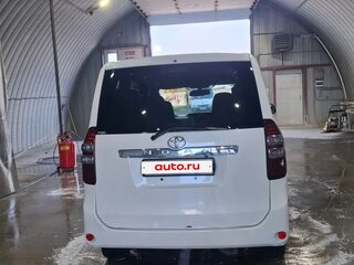 2012 Toyota Noah II (R70), белый, 1050000 рублей, вид 3