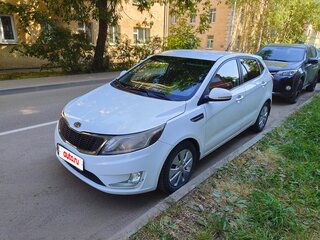 2013 Kia Rio 5-speed III, белый, 690000 рублей, вид 2