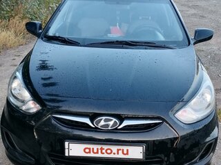 2013 Hyundai Solaris I, чёрный, 900000 рублей, вид 2