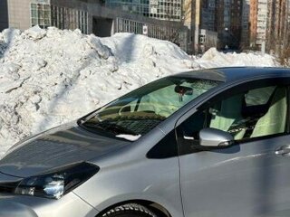 2014 Toyota Vitz III (XP130) Рестайлинг, серый, 890000 рублей, вид 1