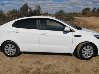 2013 Kia Rio 4-speed III, белый, 1050000 рублей, вид 5