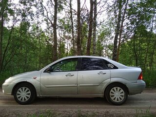 2004 Ford Focus I Рестайлинг, серебристый, 270000 рублей, вид 3