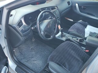 2018 Kia Ceed II Рестайлинг, серебристый, 1900000 рублей, вид 5