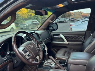 2015 Toyota Land Cruiser 200 Series Рестайлинг 1, чёрный, 3750000 рублей, вид 4