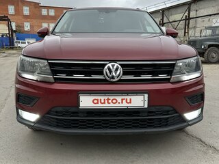 2017 Volkswagen Tiguan II, пурпурный, 2150000 рублей, вид 3