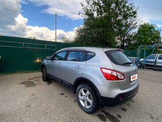 2013 Nissan Qashqai I Рестайлинг, серебристый, 790000 рублей, вид 2