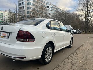 2018 Volkswagen Polo V Рестайлинг, белый, 1150000 рублей, вид 4