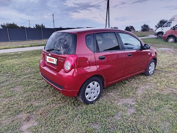 2008 Chevrolet Aveo I Рестайлинг, красный, 400000 рублей - вид 3