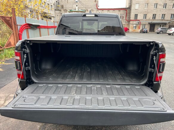 2023 Ram 1500 Quad Cab eTorque V, чёрный, 9150000 рублей - вид 15
