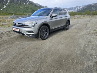 2018 Volkswagen Tiguan II, серебристый, 2500000 рублей, вид 1