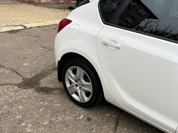 2011 Opel Astra J, белый, 700000 рублей - вид 7