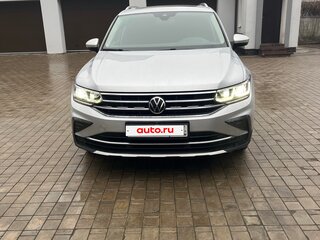 2022 Volkswagen Tiguan II Рестайлинг, серебристый, 5300000 рублей, вид 3