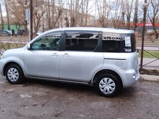 2011 Toyota Sienta I Рестайлинг 2, серый, 750000 рублей, вид 3