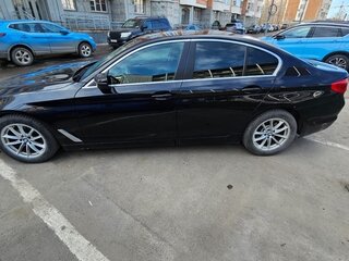 2018 BMW 5 серии 520d VII (G30/G31/G38), чёрный, 2600000 рублей, вид 2