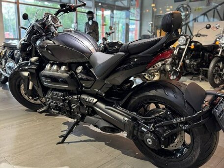 2024 Triumph Rocket 3, чёрный, 3600000 рублей, вид 4