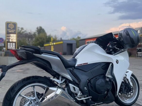2009 Honda VFR 1200, белый, 1000000 рублей - вид 7