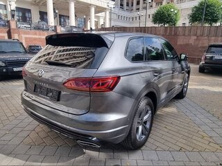 2020 Volkswagen Touareg III, серый, 6000000 рублей, вид 3