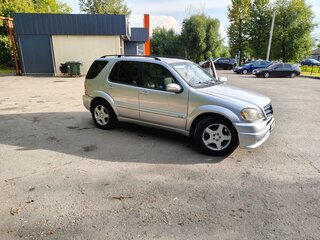 2002 Mercedes-Benz M-Класс 320 I (W163) Рестайлинг, серебристый, 650000 рублей, вид 3