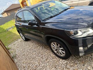 2016 Volkswagen Tiguan Euro 6 I Рестайлинг, чёрный, 1400000 рублей, вид 3