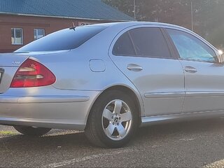 2005 Mercedes-Benz E-Класс 220 III (W211, S211), серебристый, 950000 рублей, вид 5