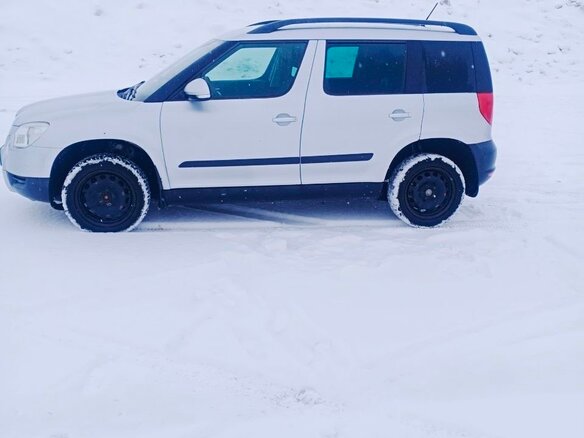 2012 Skoda Yeti I, серебристый, 750000 рублей - вид 4