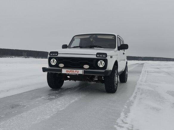 2014 Lada (ВАЗ) 2121 (4x4) I Рестайлинг, чёрный, 550000 рублей - вид 2