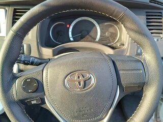 2013 Toyota ISis I Рестайлинг, белый, 1700000 рублей, вид 5