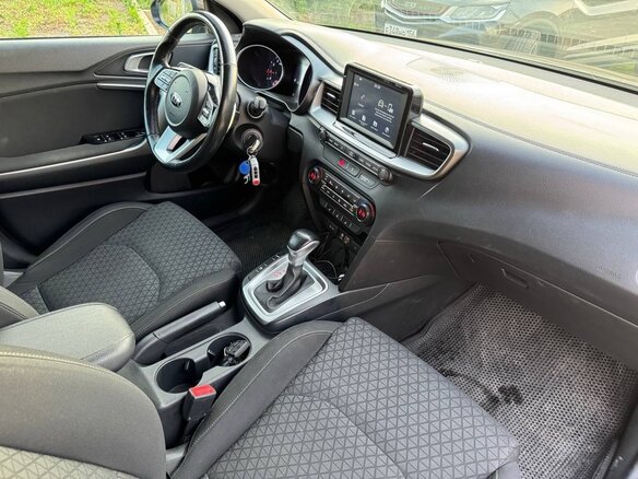 2019 Kia Ceed III, серый, 1700000 рублей - вид 11
