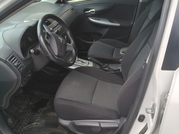2011 Toyota Corolla X (E140, E150) Рестайлинг, белый, 1100000 рублей - вид 4