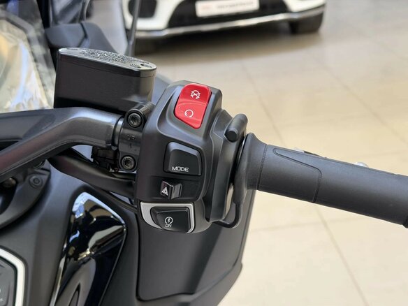2026 Yamaha TMAX, серый, 1600000 рублей - вид 11