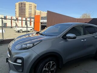 2021 Kia Sportage IV Рестайлинг, серебристый, 2550000 рублей, вид 3