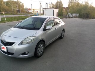 2009 Toyota Belta I, серый, 730000 рублей, вид 1