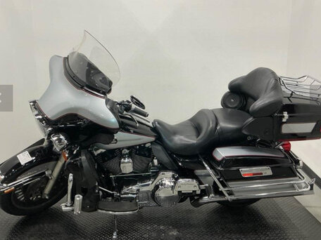 2010 Harley-Davidson Electra Glide, серый, 630000 рублей, вид 2