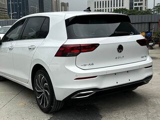 2022 Volkswagen Golf VIII, белый, 1778351 рублей, вид 4