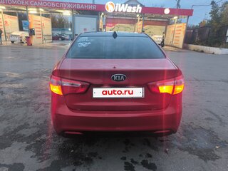 2013 Kia Rio 5-speed III, красный, 650000 рублей, вид 3